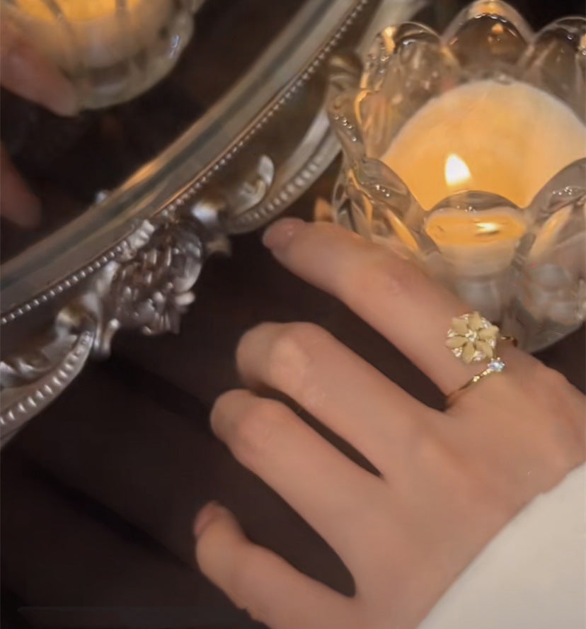 Ladies Fashion Opal Spinning Flower Ring