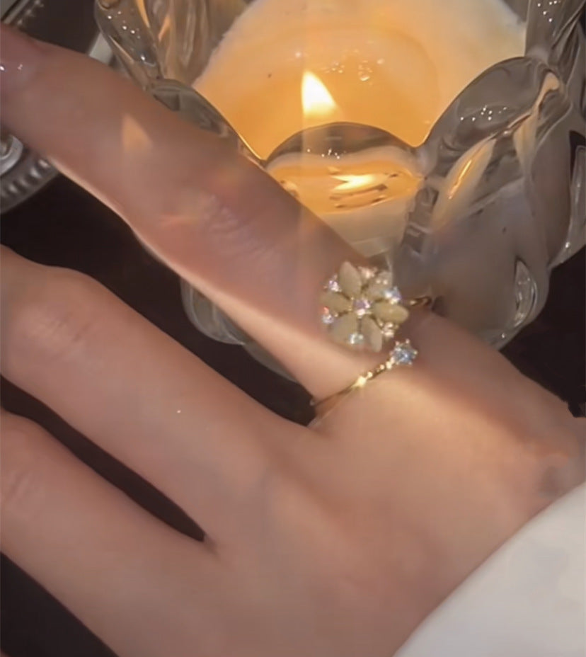 Ladies Fashion Opal Spinning Flower Ring